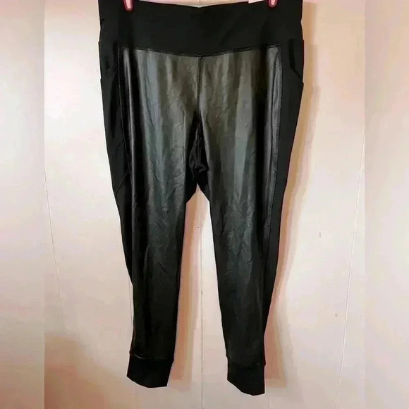 Livi Active Other - Livi Active Athletic‎ Wear Pants Ankle Cuff Shimmery Faux Leather Front Sz 18/20